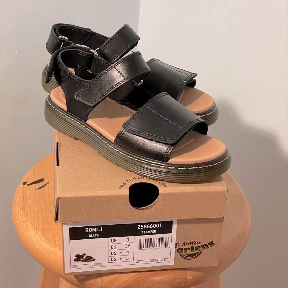 Dr Marten black Romi (junior size) / womens 5, UK 3, EU 36